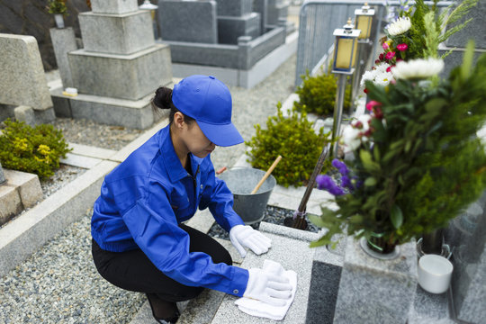 墓掃除代行・墓参り代行のイメージ
